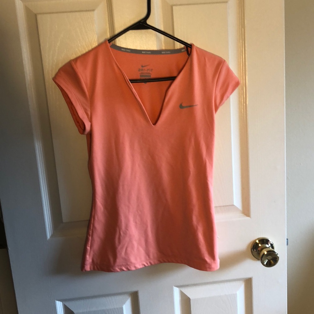 Salmon Nike t shirt 👚